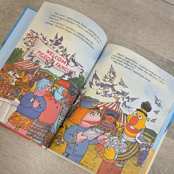 Sesame Street Blue and Red Vehicles Book - Picture 14 of 17